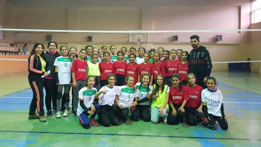 İlçemiz, Ortaokullar Arası Kızlar Voleybol Turnuvası Öncesi Hazırlık Maçları