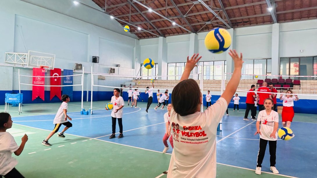 Şenoba Fabrika Voleybol Okulu yarın çalışmalarına başlıyor .